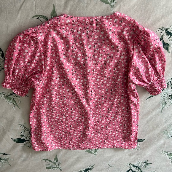 Pink Dainty Floral V-Neck Top Puff Short Sleeves - Picture 4 of 4